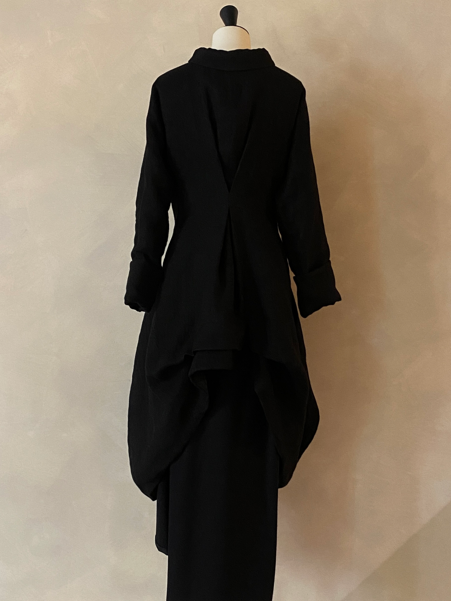 Black Menina short coat