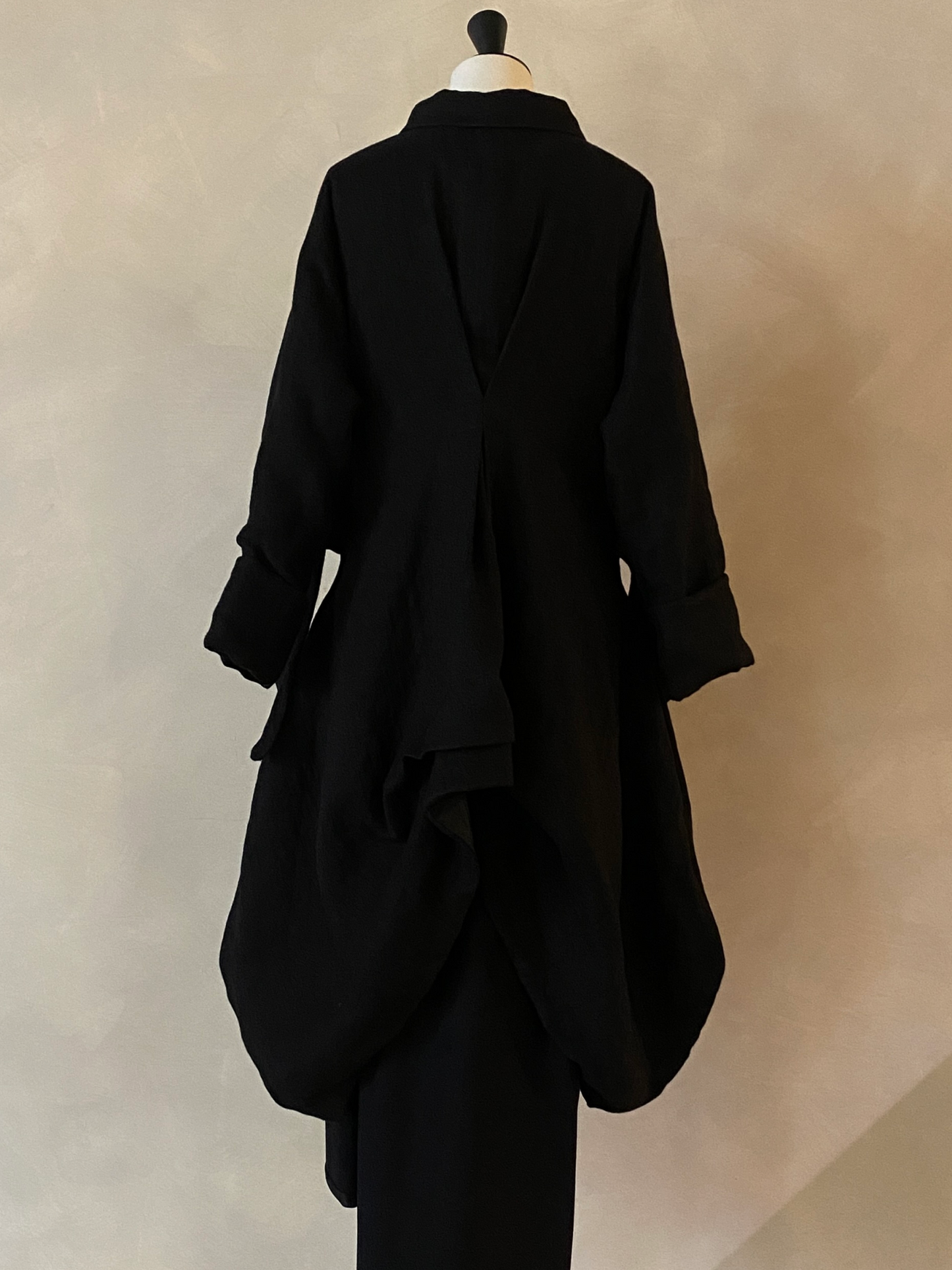 Black Menina short coat