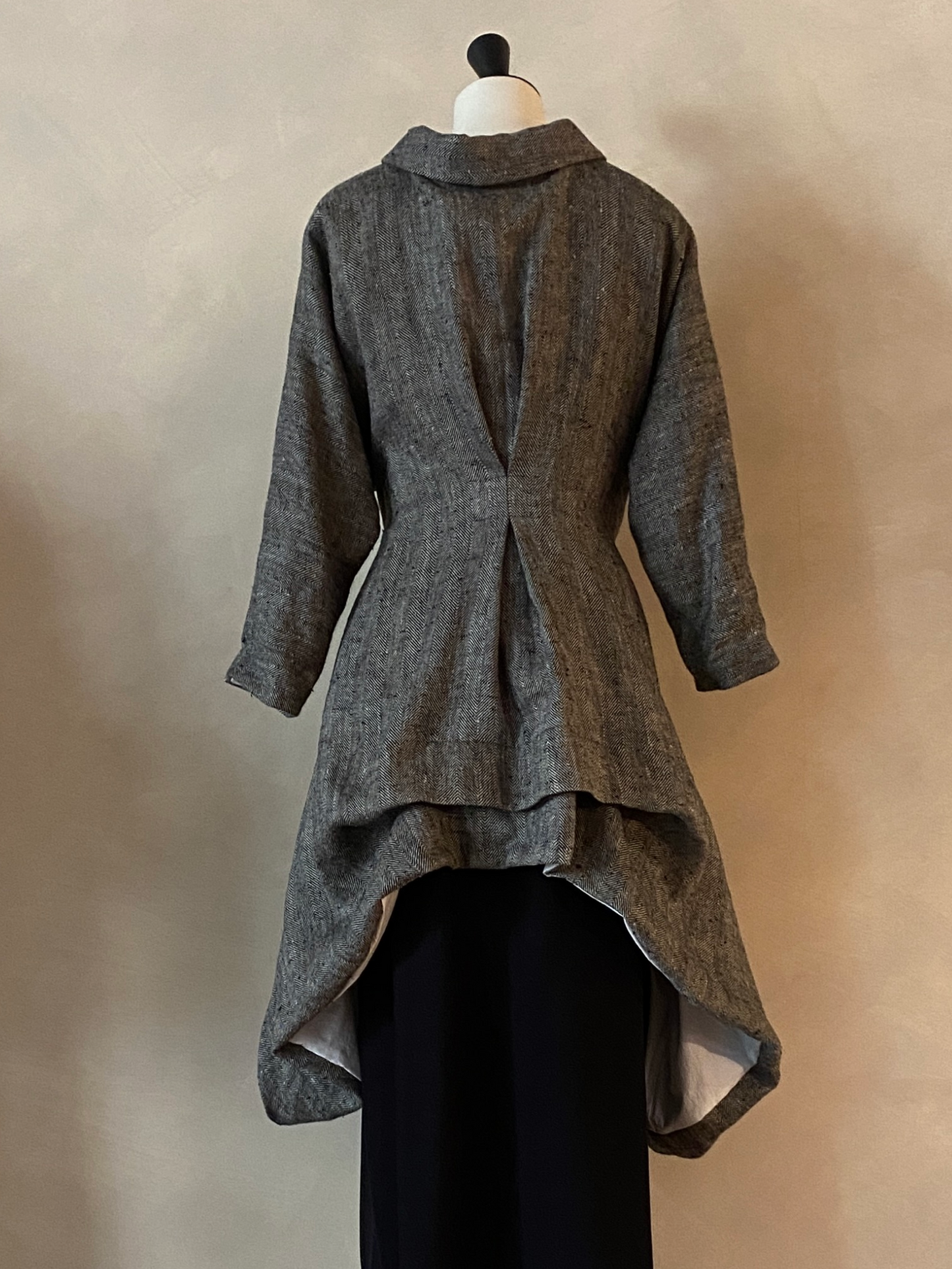 04. Herringbone linen Menina short coat