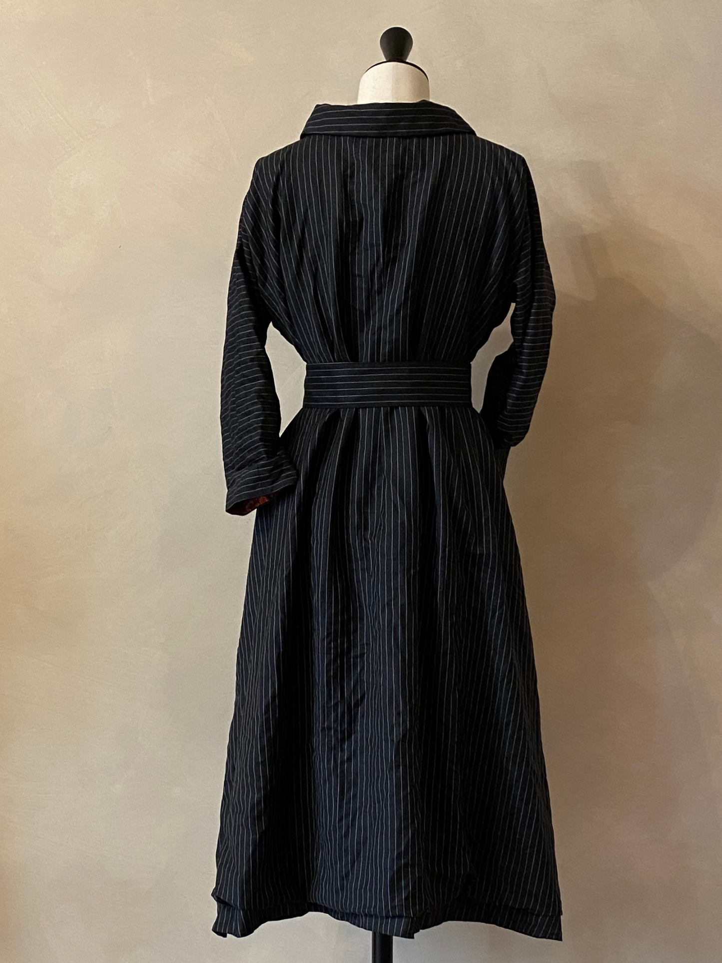 Vestido de raya diplomática con cinturón