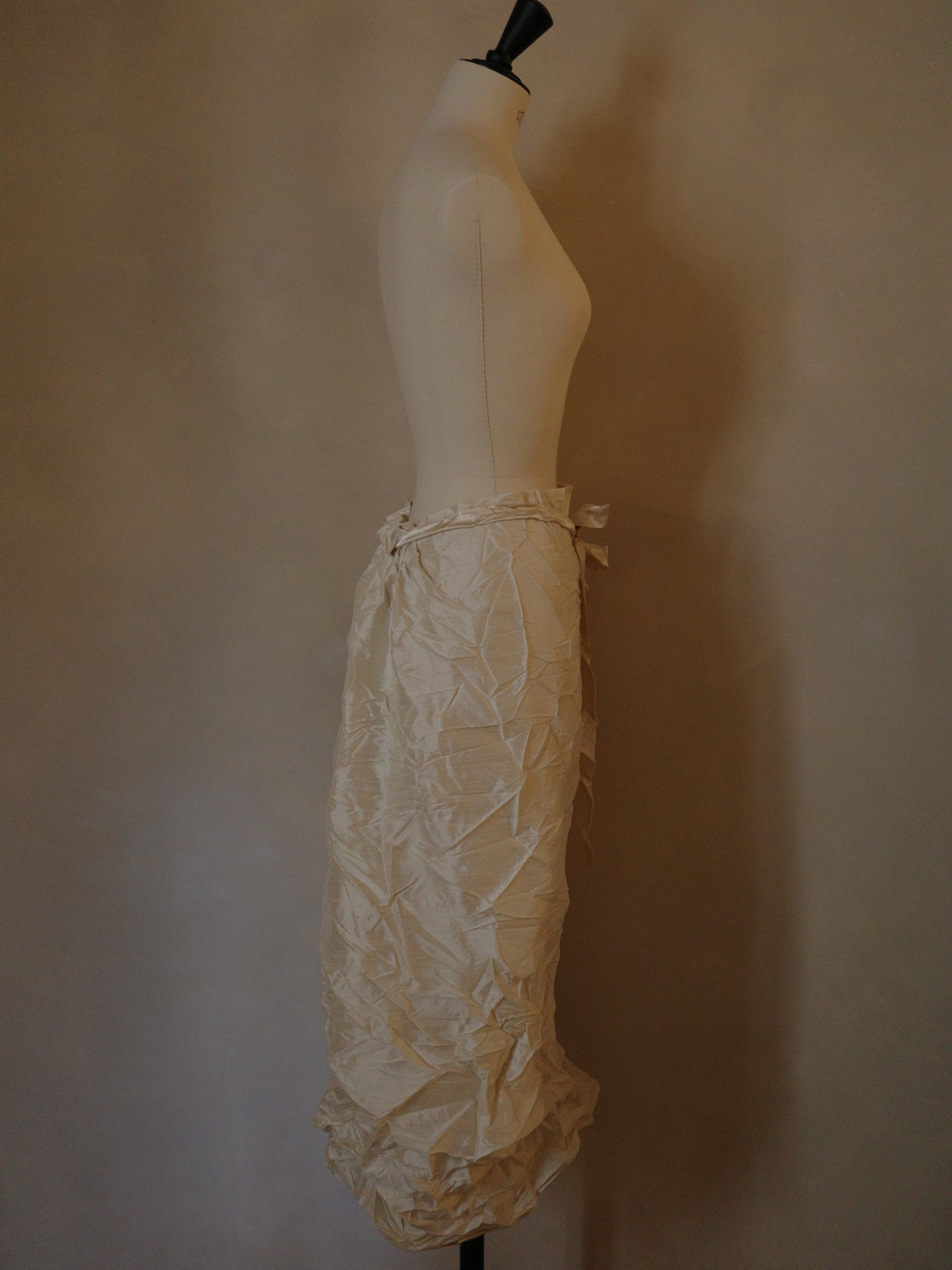 Falda dupioni con lazada