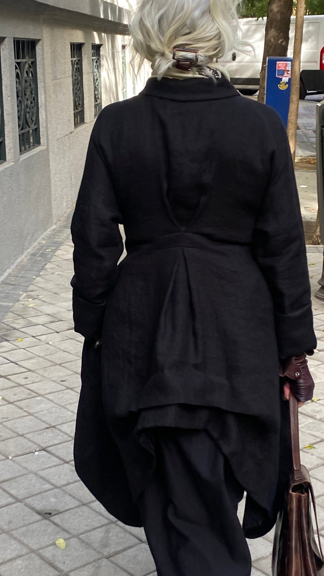 Black Menina short coat
