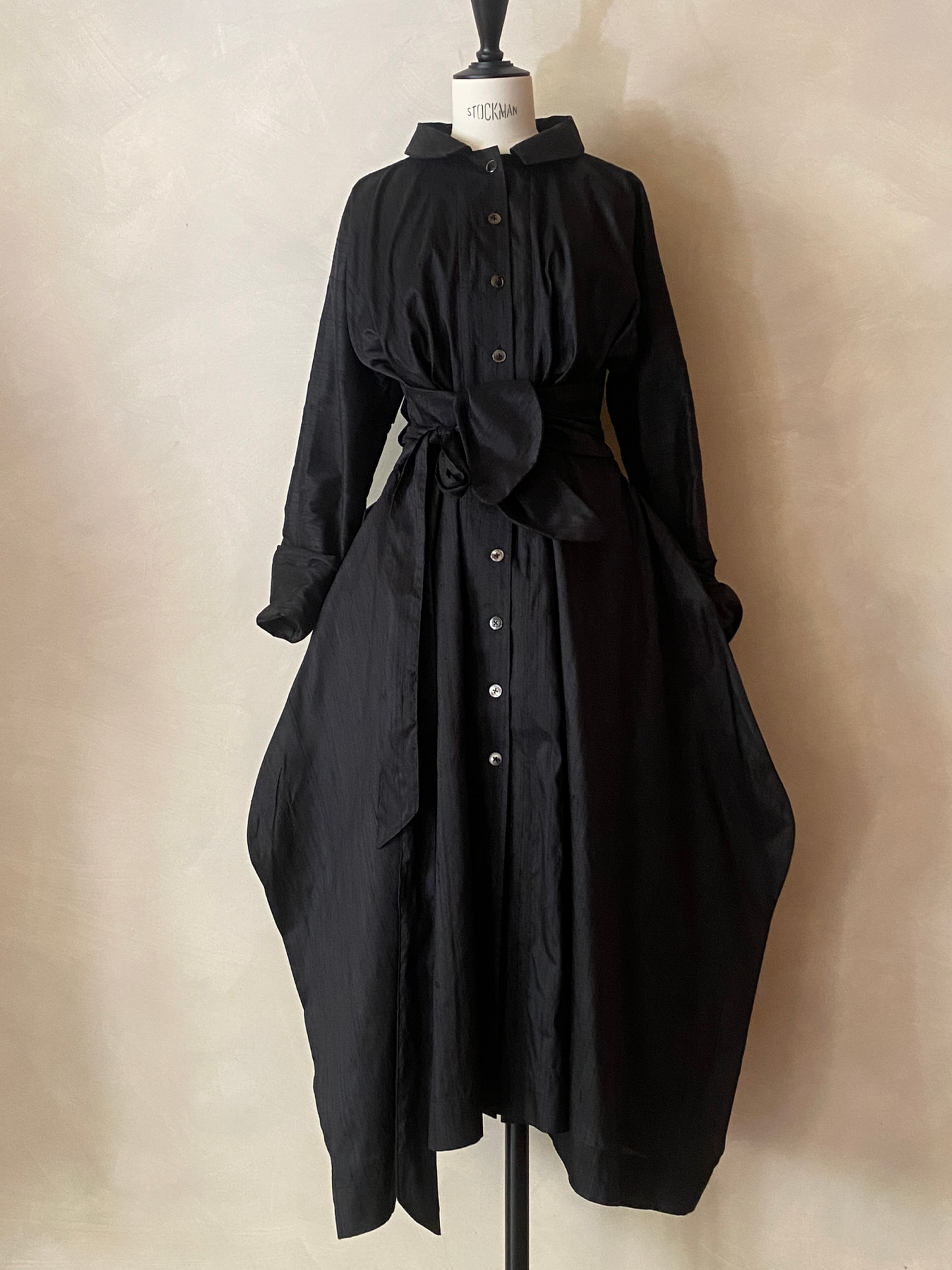 Black dupioni silk Menina dress