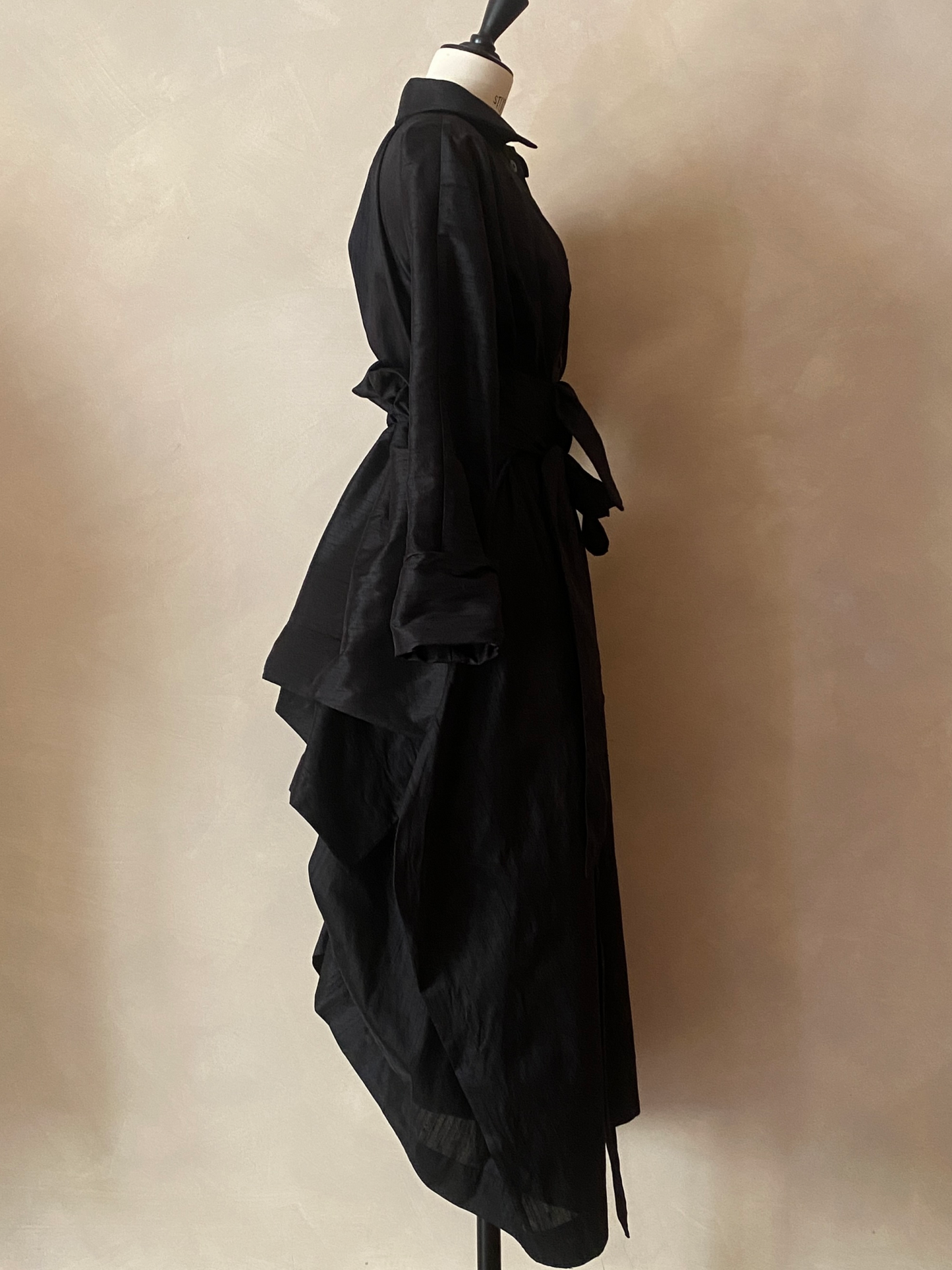 Black dupioni silk Menina dress