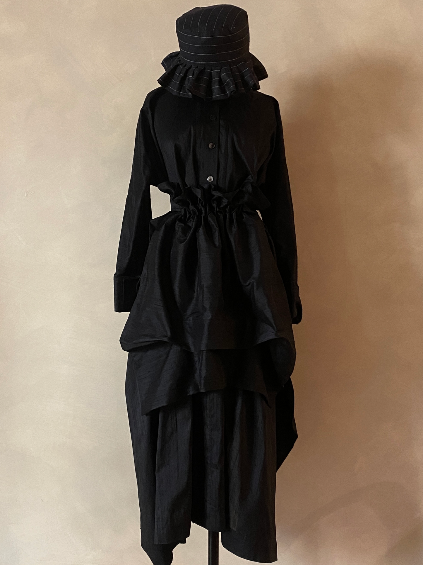 Black dupioni silk Menina dress