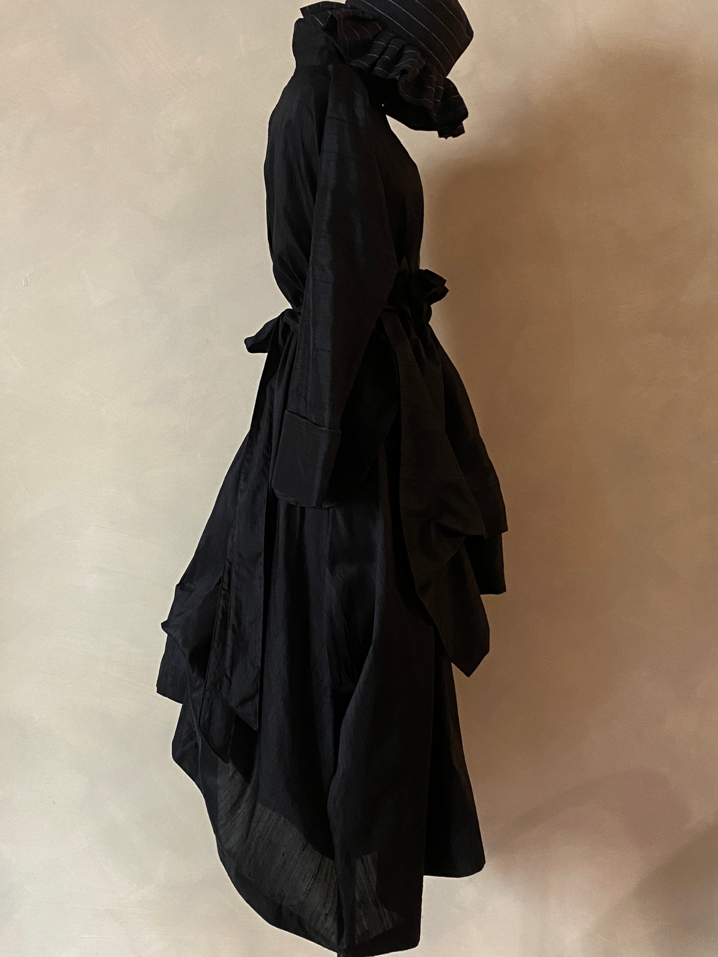 Black dupioni silk Menina dress