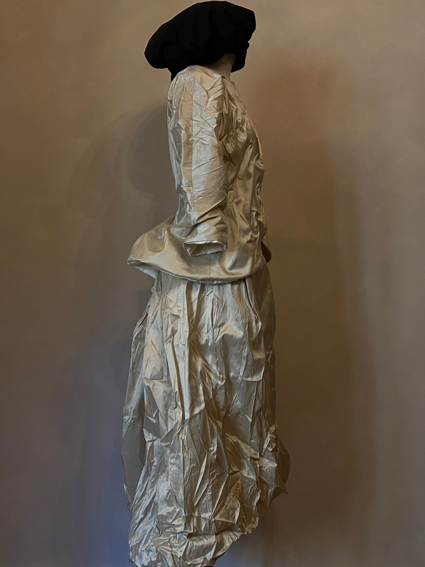 Conjunto de chaqueta y falda de seda dupioni