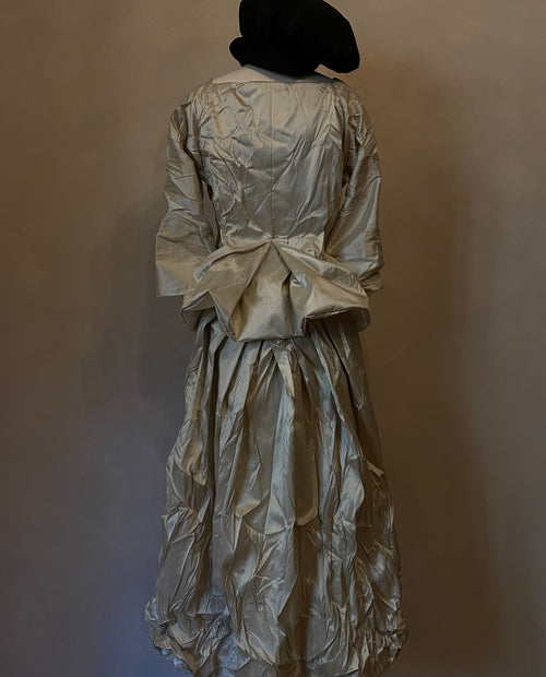 Conjunto de chaqueta y falda de seda dupioni