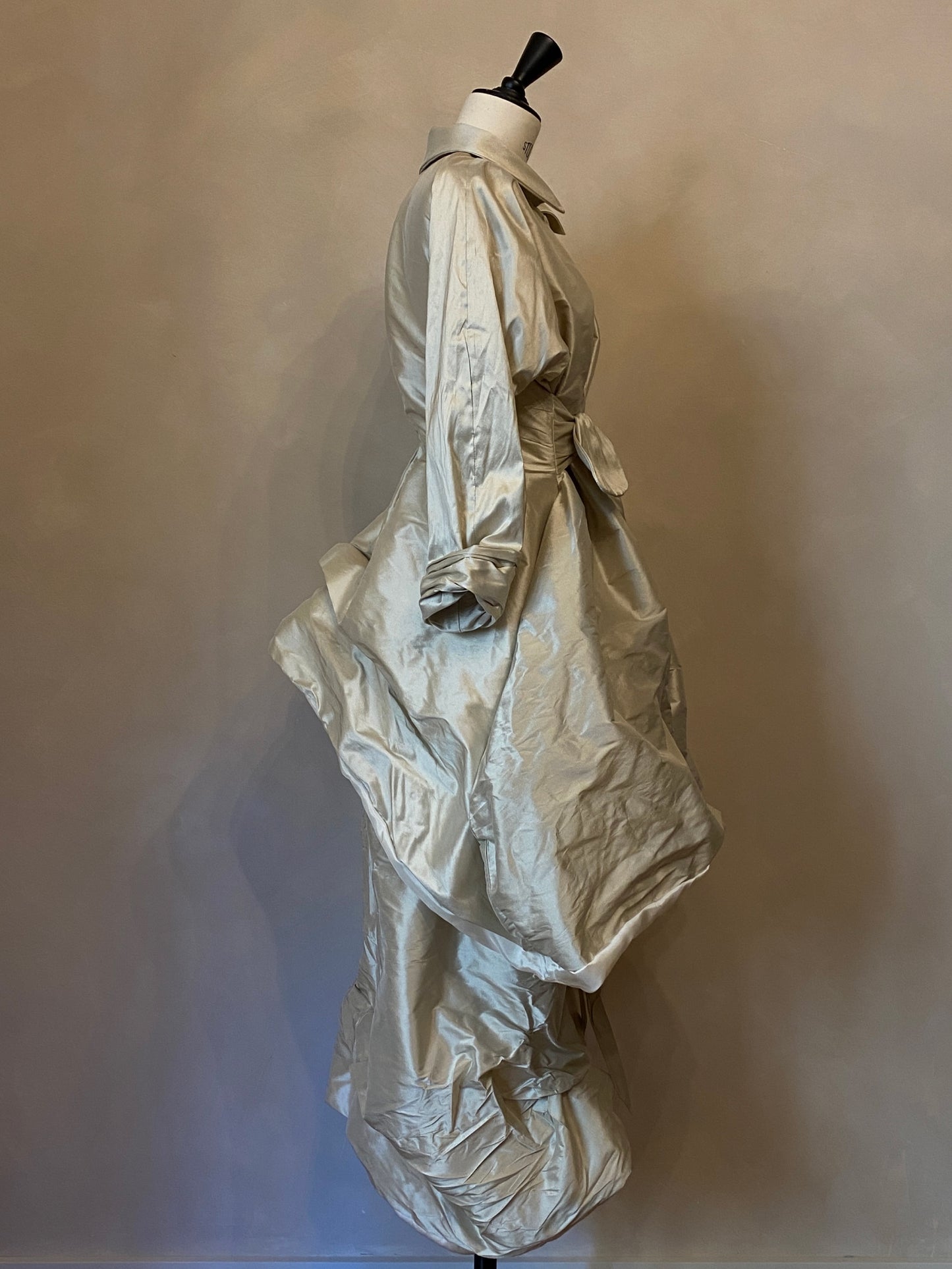 Conjunto de chaqueta y falda de seda dupioni