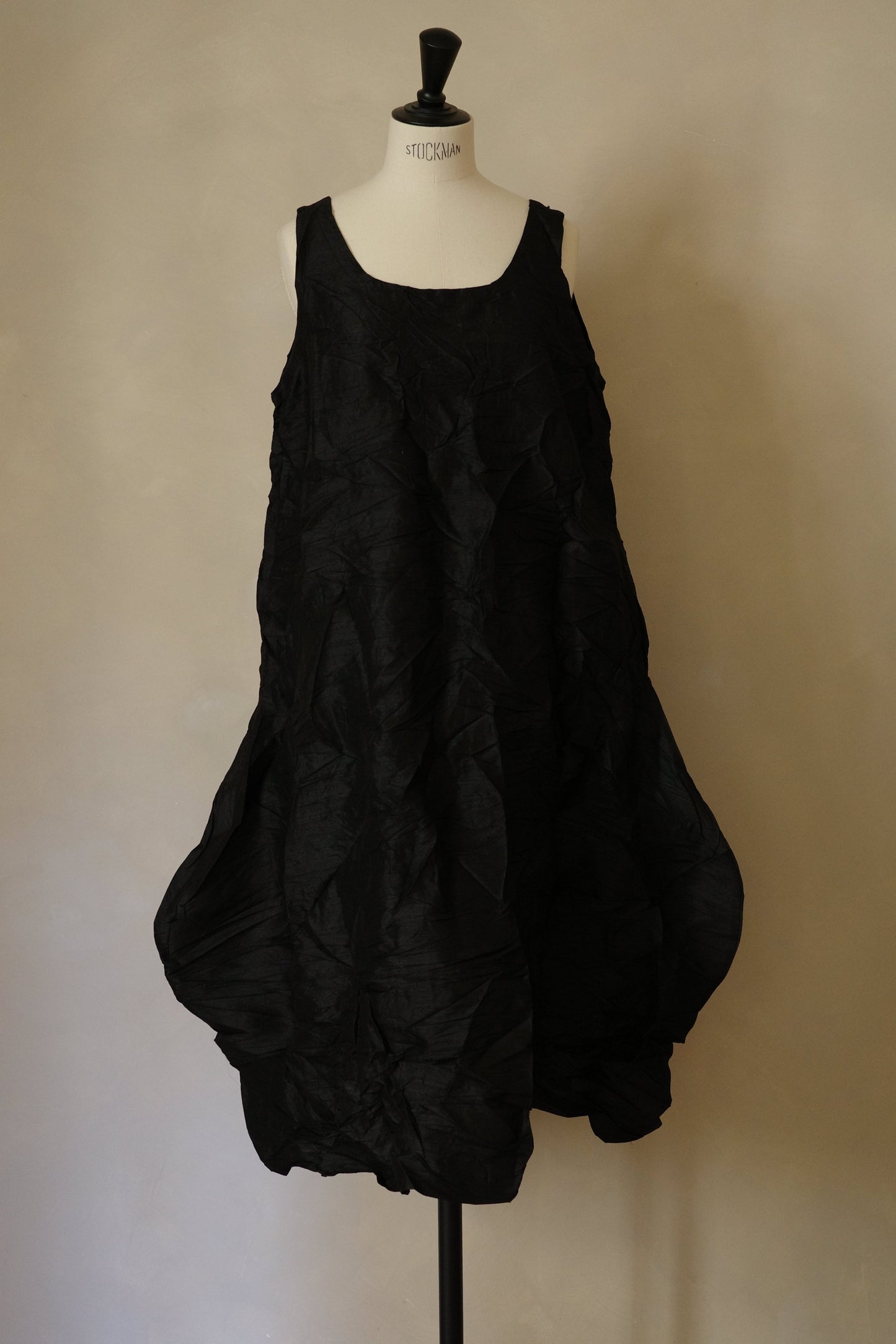 Vestido negro Menina de seda 