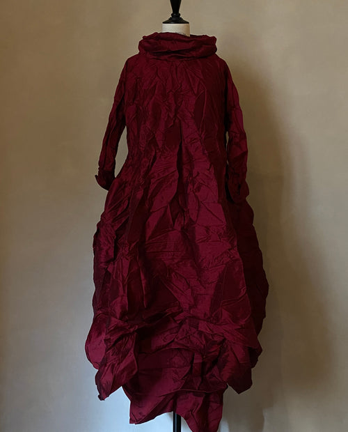 Vestido de seda dupioni granate