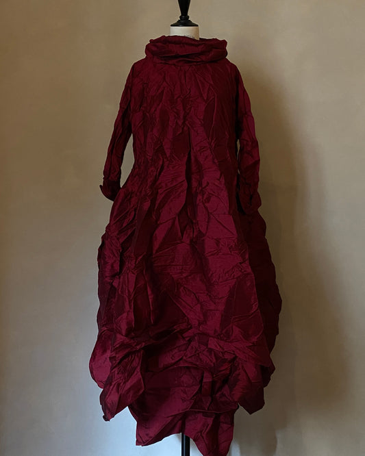 Vestido de seda dupioni granate