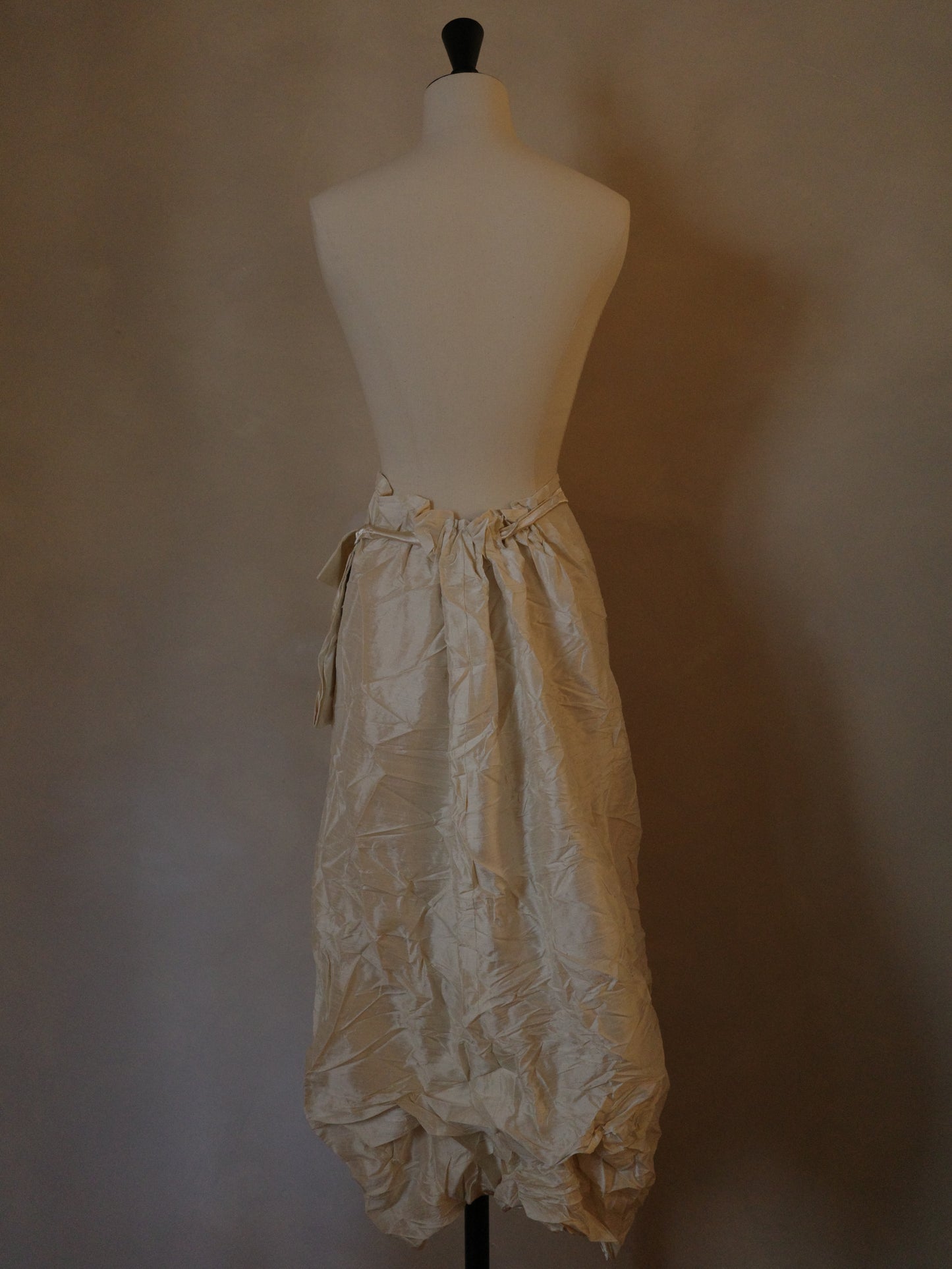 Falda dupioni con lazada