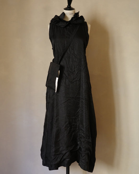 Vestido negro de seda