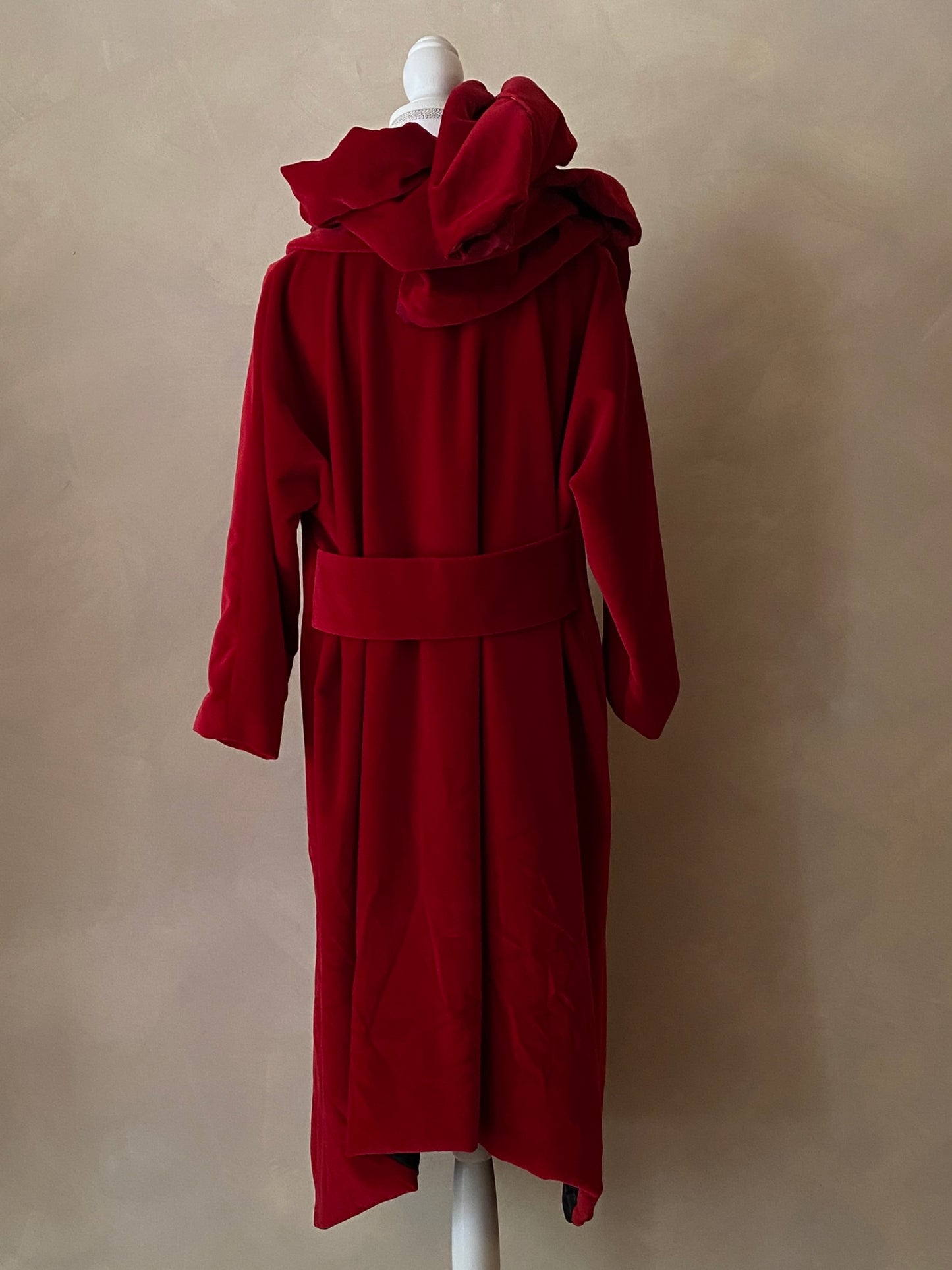 Abrigo rojo de terciopelo