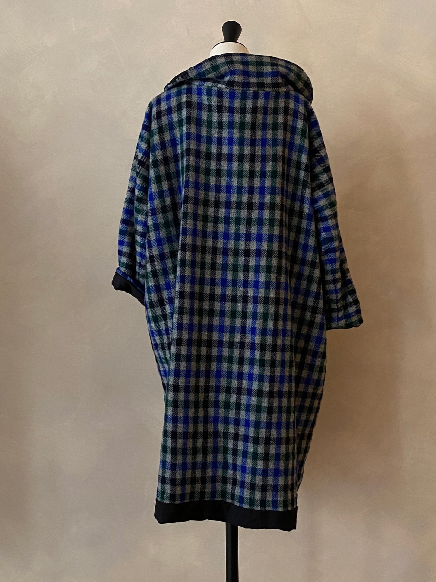 Checked wool wide coat