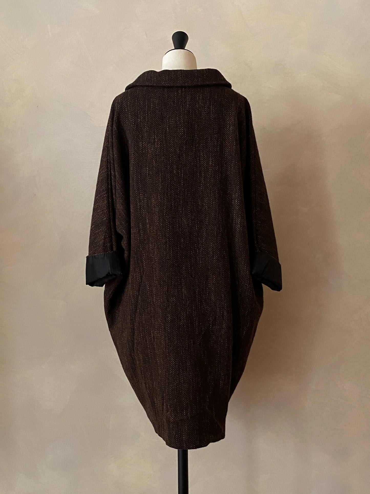 Abrigo de espiga marrón