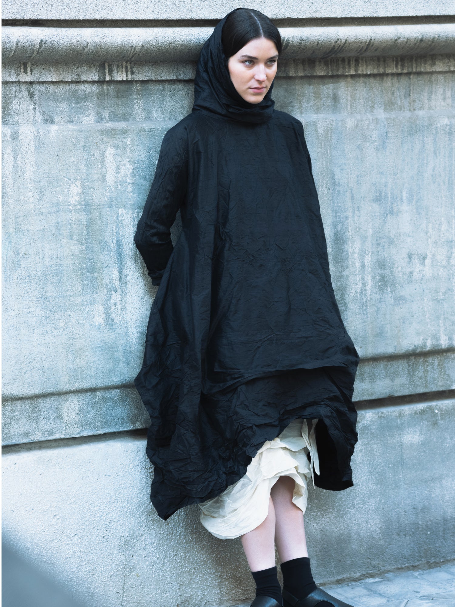 dupioni silk dress 01. Black dupioni silk dress with collar – María Goya