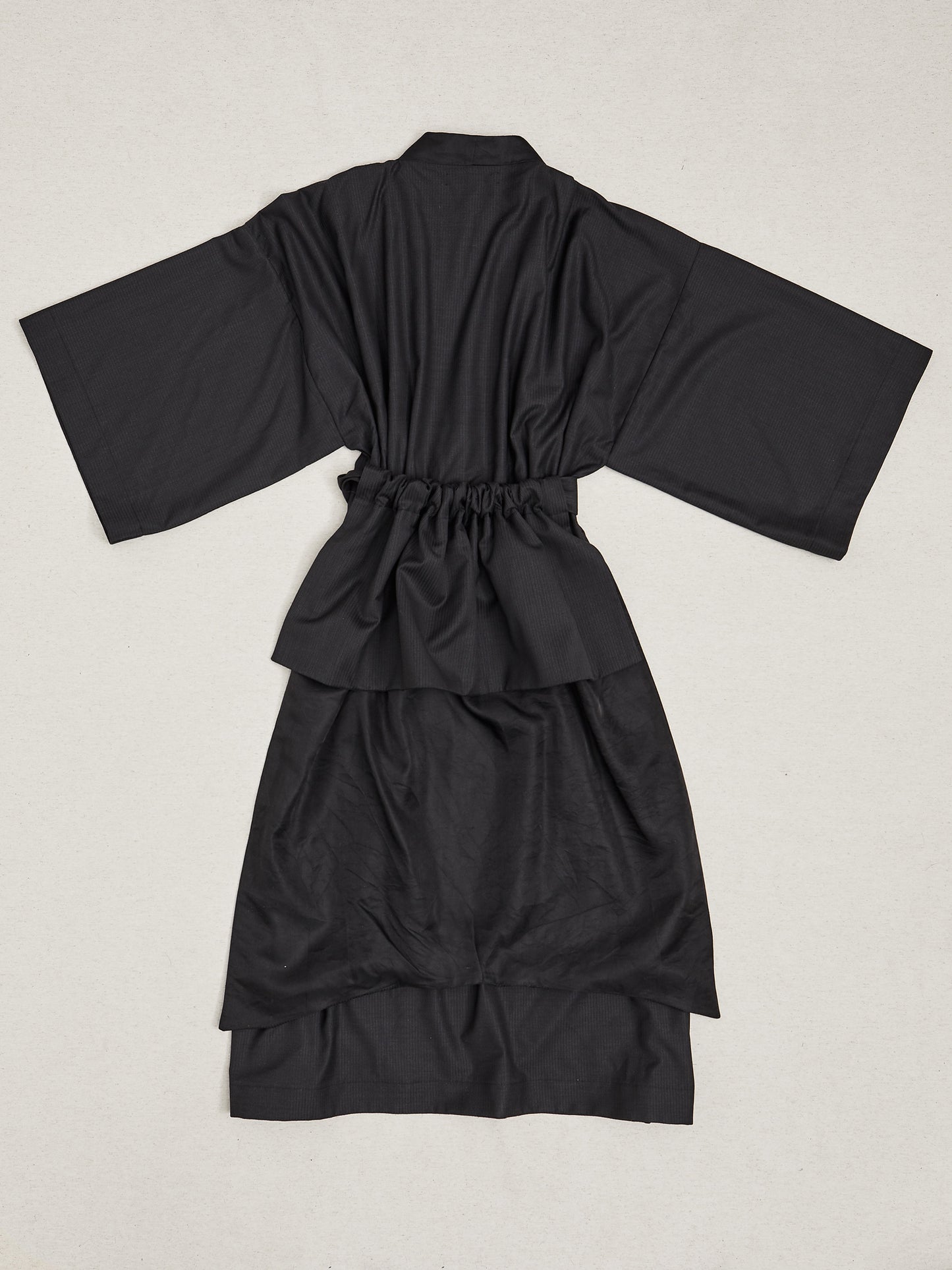 Wool kimono with a bustle